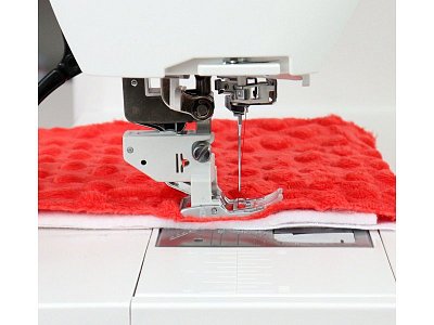 Šicí stroj JANOME SKYLINE S6 AE velikosti XL