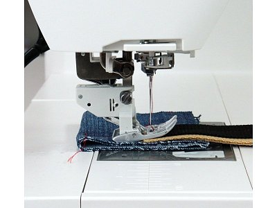 Šicí stroj JANOME SKYLINE S6 AE velikosti XL