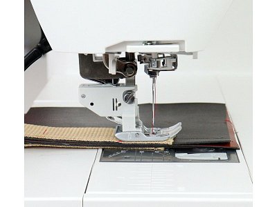 Šicí stroj JANOME SKYLINE S6 AE velikosti XL