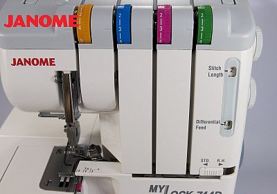 Overlock JANOME 744D + Patka na slepý steh