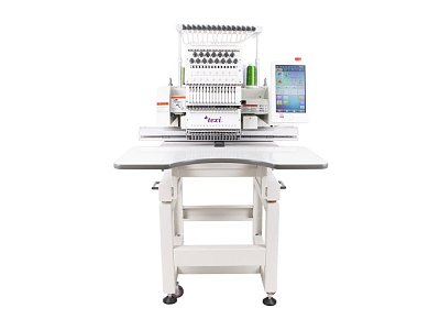Průmyslový vyšívací stroj TEXI 1501 XL TS PREMIUM s čepicovým rámečkem a stojanem