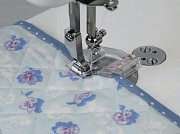 Patka lemovací s nastavitelným vodičem. Pro Janome 1600PQC.