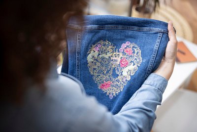 Vyšívací stroj Brother PR1060W desetijehlový